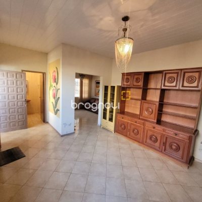 Casa com 138m², 3 quartos (sendo 1 suíte), 4 garagens, no bairro Estreito em Florianópolis