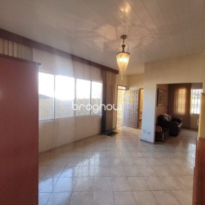 Casa com 138m², 3 quartos (sendo 1 suíte), 4 garagens, no bairro Estreito em Florianópolis