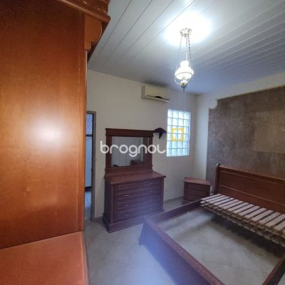 Casa com 138m², 3 quartos (sendo 1 suíte), 4 garagens, no bairro Estreito em Florianópolis