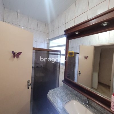 Casa com 138m², 3 quartos (sendo 1 suíte), 4 garagens, no bairro Estreito em Florianópolis