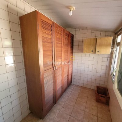 Casa com 138m², 3 quartos (sendo 1 suíte), 4 garagens, no bairro Estreito em Florianópolis