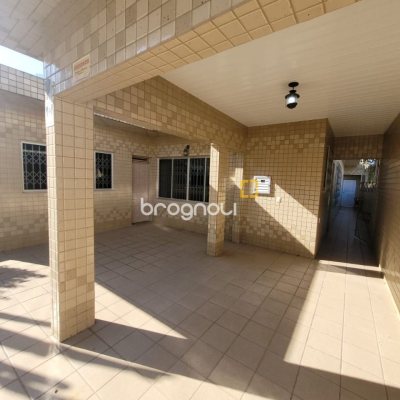 Casa com 138m², 3 quartos (sendo 1 suíte), 4 garagens, no bairro Estreito em Florianópolis