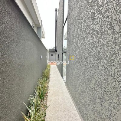 Casa com 165m², 3 quartos (sendo 3 suítes), 4 garagens, no bairro Ingleses em Florianópolis