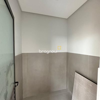 Casa com 165m², 3 quartos (sendo 3 suítes), 4 garagens, no bairro Ingleses em Florianópolis