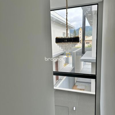 Casa com 165m², 3 quartos (sendo 3 suítes), 4 garagens, no bairro Ingleses em Florianópolis