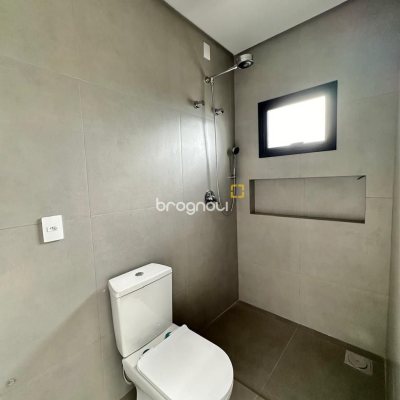 Casa com 165m², 3 quartos (sendo 3 suítes), 4 garagens, no bairro Ingleses em Florianópolis