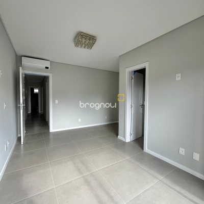 Casa com 165m², 3 quartos (sendo 3 suítes), 4 garagens, no bairro Ingleses em Florianópolis