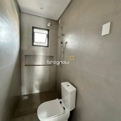 Casa com 165m², 3 quartos (sendo 3 suítes), 4 garagens, no bairro Ingleses em Florianópolis