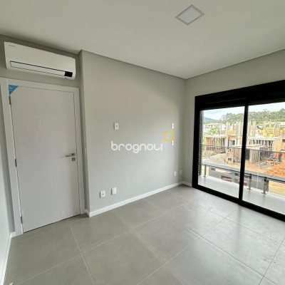 Casa com 165m², 3 quartos (sendo 3 suítes), 4 garagens, no bairro Ingleses em Florianópolis