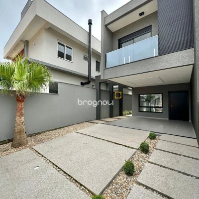 Casa com 165m², 3 quartos (sendo 3 suítes), 4 garagens, no bairro Ingleses em Florianópolis