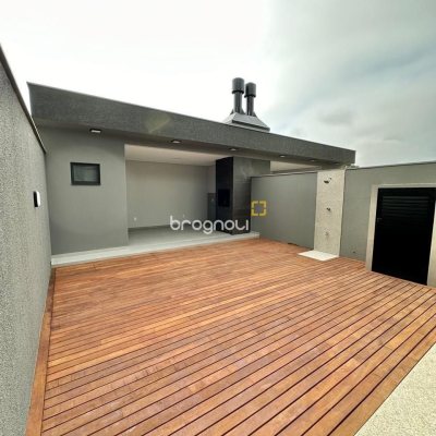 Casa com 165m², 3 quartos (sendo 3 suítes), 4 garagens, no bairro Ingleses em Florianópolis