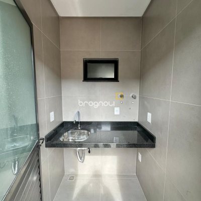 Casa com 165m², 3 quartos (sendo 3 suítes), 4 garagens, no bairro Ingleses em Florianópolis
