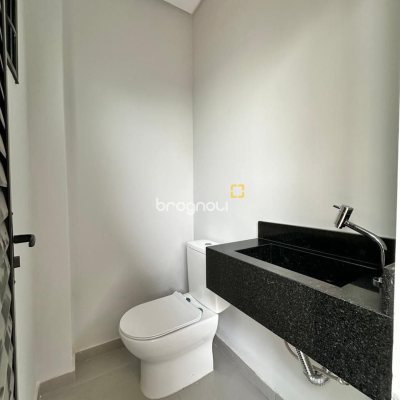 Casa com 165m², 3 quartos (sendo 3 suítes), 4 garagens, no bairro Ingleses em Florianópolis