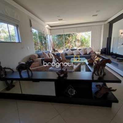 Casa de Condomínio com 287m², 6 quartos (sendo 4 suítes), 3 garagens, no bairro Bosque das Mansões em São José