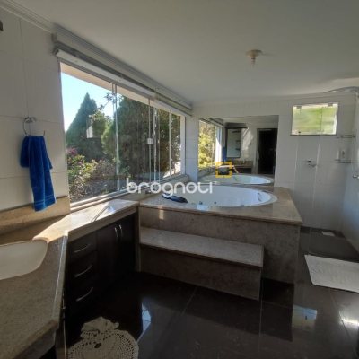 Casa de Condomínio com 287m², 6 quartos (sendo 4 suítes), 3 garagens, no bairro Bosque das Mansões em São José