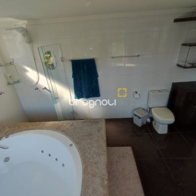 Casa de Condomínio com 287m², 6 quartos (sendo 4 suítes), 3 garagens, no bairro Bosque das Mansões em São José
