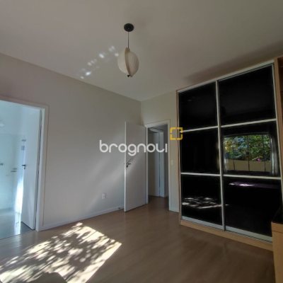 Casa de Condomínio com 287m², 6 quartos (sendo 4 suítes), 3 garagens, no bairro Bosque das Mansões em São José