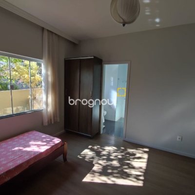 Casa de Condomínio com 287m², 6 quartos (sendo 4 suítes), 3 garagens, no bairro Bosque das Mansões em São José