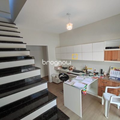 Casa de Condomínio com 287m², 6 quartos (sendo 4 suítes), 3 garagens, no bairro Bosque das Mansões em São José