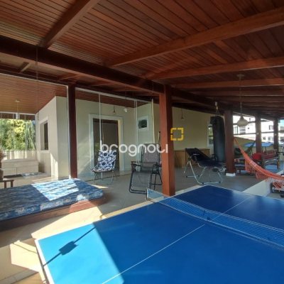 Casa de Condomínio com 287m², 6 quartos (sendo 4 suítes), 3 garagens, no bairro Bosque das Mansões em São José