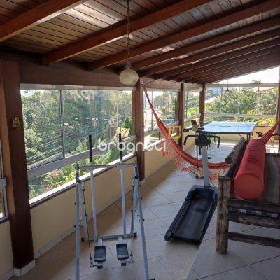 Casa de Condomínio com 287m², 6 quartos (sendo 4 suítes), 3 garagens, no bairro Bosque das Mansões em São José