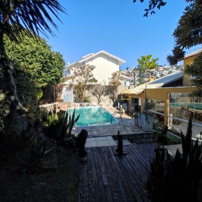 Casa de Condomínio com 287m², 6 quartos (sendo 4 suítes), 3 garagens, no bairro Bosque das Mansões em São José