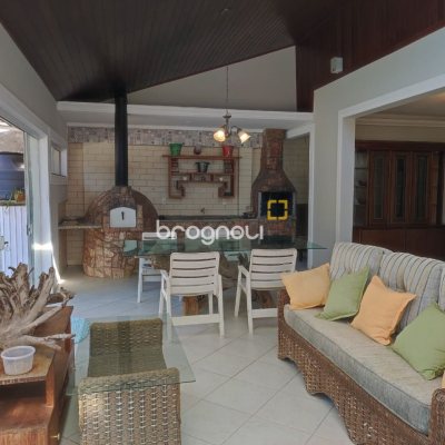 Casa de Condomínio com 287m², 6 quartos (sendo 4 suítes), 3 garagens, no bairro Bosque das Mansões em São José