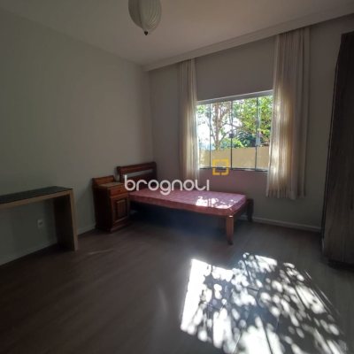 Casa de Condomínio com 287m², 6 quartos (sendo 4 suítes), 3 garagens, no bairro Bosque das Mansões em São José