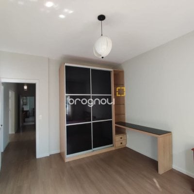 Casa de Condomínio com 287m², 6 quartos (sendo 4 suítes), 3 garagens, no bairro Bosque das Mansões em São José