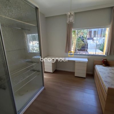 Casa de Condomínio com 287m², 6 quartos (sendo 4 suítes), 3 garagens, no bairro Bosque das Mansões em São José