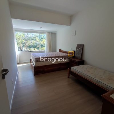 Casa de Condomínio com 287m², 6 quartos (sendo 4 suítes), 3 garagens, no bairro Bosque das Mansões em São José