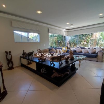 Casa de Condomínio com 287m², 6 quartos (sendo 4 suítes), 3 garagens, no bairro Bosque das Mansões em São José