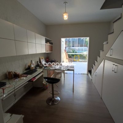 Casa de Condomínio com 287m², 6 quartos (sendo 4 suítes), 3 garagens, no bairro Bosque das Mansões em São José