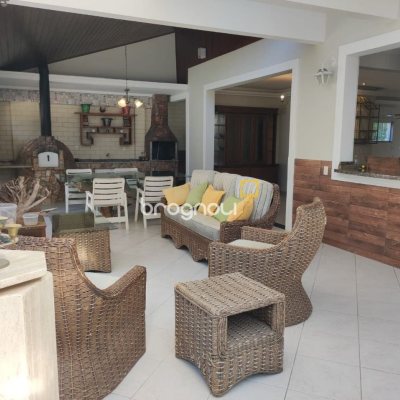 Casa de Condomínio com 287m², 6 quartos (sendo 4 suítes), 3 garagens, no bairro Bosque das Mansões em São José