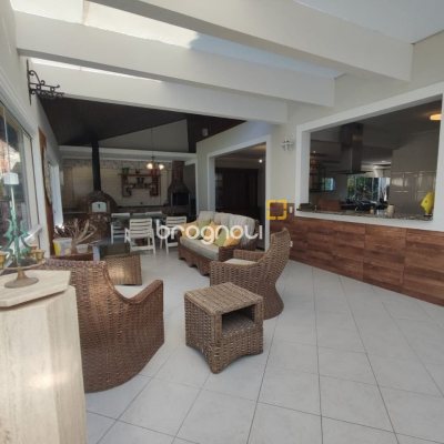 Casa de Condomínio com 287m², 6 quartos (sendo 4 suítes), 3 garagens, no bairro Bosque das Mansões em São José