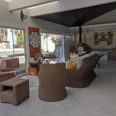 Casa de Condomínio com 287m², 6 quartos (sendo 4 suítes), 3 garagens, no bairro Bosque das Mansões em São José