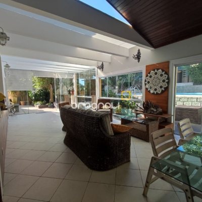 Casa de Condomínio com 287m², 6 quartos (sendo 4 suítes), 3 garagens, no bairro Bosque das Mansões em São José