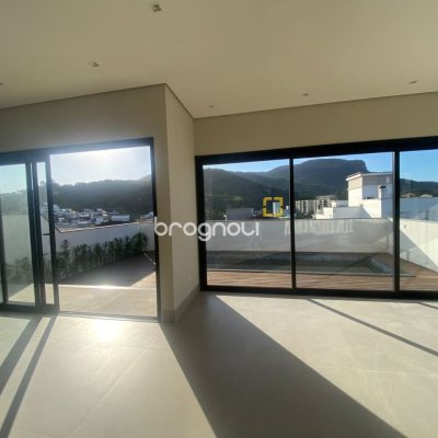 Casa com 300m², 3 quartos (sendo 2 suítes), 2 garagens, no bairro Pedra Branca em Palhoça