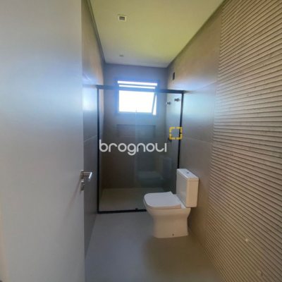 Casa com 300m², 3 quartos (sendo 2 suítes), 2 garagens, no bairro Pedra Branca em Palhoça