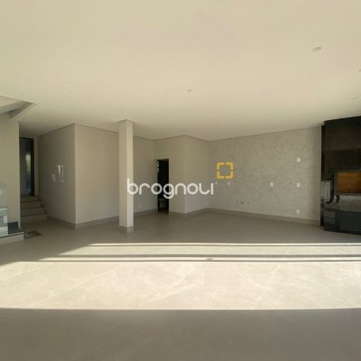 Casa com 300m², 3 quartos (sendo 2 suítes), 2 garagens, no bairro Pedra Branca em Palhoça