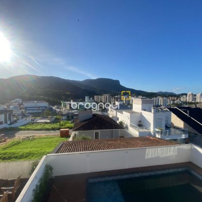 Casa com 300m², 3 quartos (sendo 2 suítes), 2 garagens, no bairro Pedra Branca em Palhoça