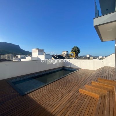 Casa com 300m², 3 quartos (sendo 2 suítes), 2 garagens, no bairro Pedra Branca em Palhoça