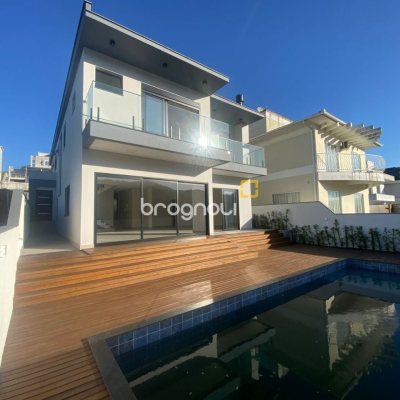 Casa com 300m², 3 quartos (sendo 2 suítes), 2 garagens, no bairro Pedra Branca em Palhoça