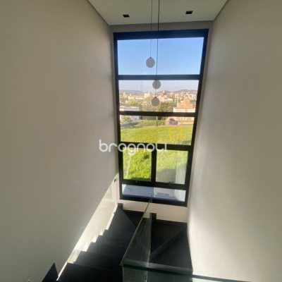 Casa com 300m², 3 quartos (sendo 2 suítes), 2 garagens, no bairro Pedra Branca em Palhoça