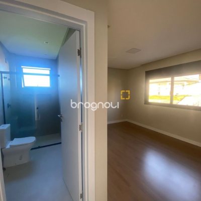 Casa com 300m², 3 quartos (sendo 2 suítes), 2 garagens, no bairro Pedra Branca em Palhoça