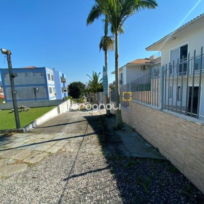 Casa com 270m², 4 garagens, no bairro Ingleses em Florianópolis