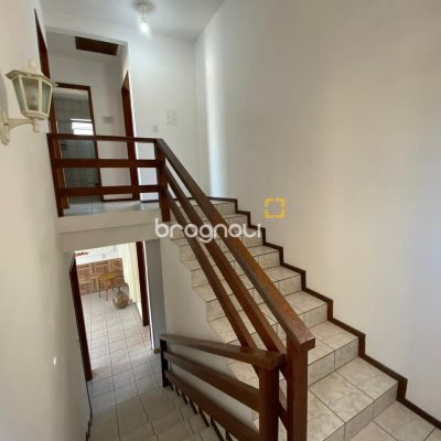 Casa com 270m², 4 garagens, no bairro Ingleses em Florianópolis