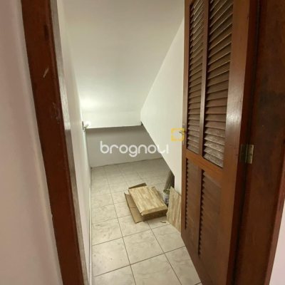 Casa com 270m², 4 garagens, no bairro Ingleses em Florianópolis