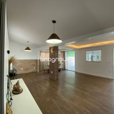 Casa com 270m², 4 garagens, no bairro Ingleses em Florianópolis
