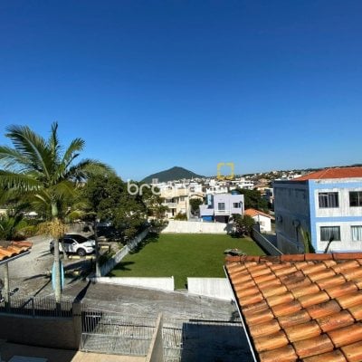Casa com 270m², 4 garagens, no bairro Ingleses em Florianópolis